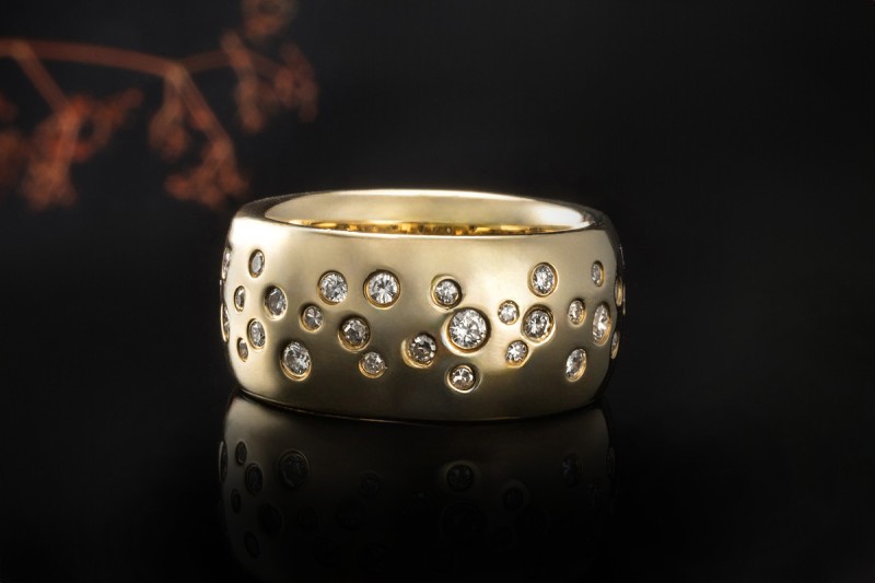 Sternenhimmel Ring mit Diamanten Massive Goldschmiedearbeit Gelbgold 750 