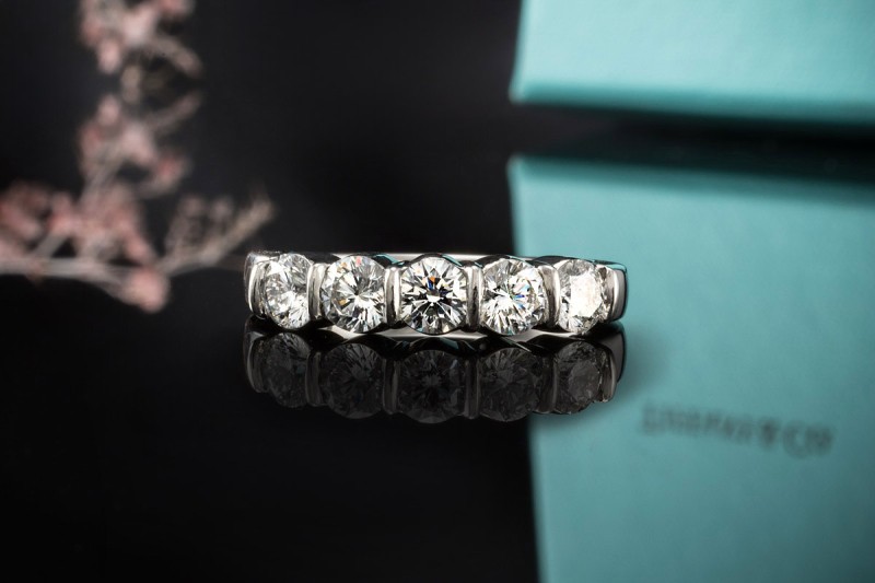 Tiffany & Co. Ring Halbkreis mit 5 großen Top Diamanten in 950er Platin 