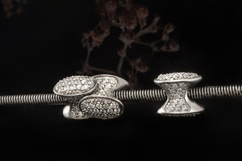 Flex Armband mit 13 Carat Diamanten und Spannmechanik in 750er Weißgold 