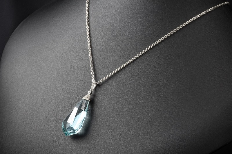 Vintage Anhänger 60 Ct. Natürlicher Aquamarin mit Diamanten in Weißgold 
