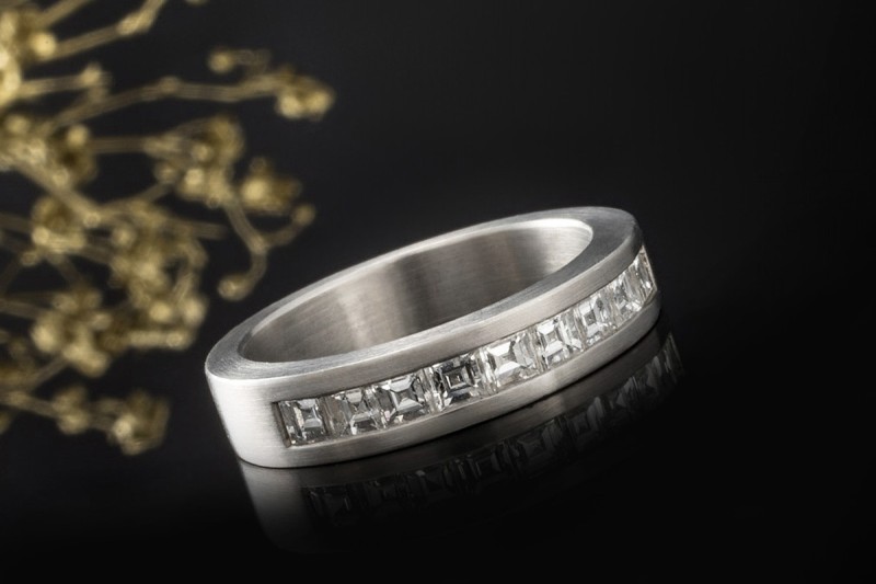 Massiver Platin Ring Bandring 9 Lupenreine Diamanten eckig Carré Schliff 