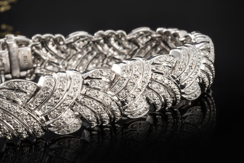 Armband mit Diamanten in 750er Weißgold Detailverliebtes Gliederarmband 