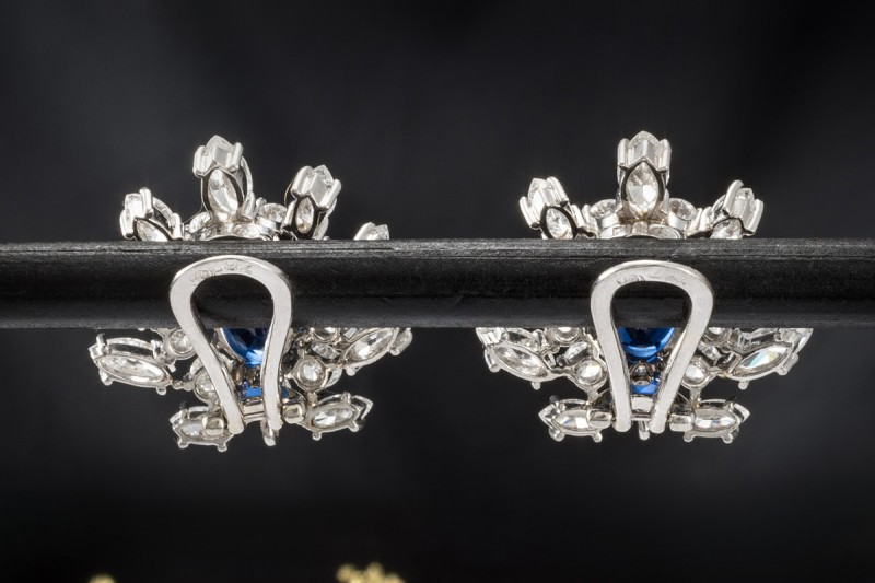 Ohrringe Ohrclips mit Oval Saphir und Diamanten in Platin und Weißgold 