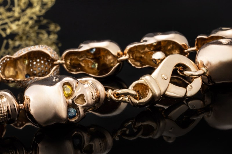 Totenkopf Armband Diamanten und Saphir Blau Gelb in 750er Roségold 22 cm 