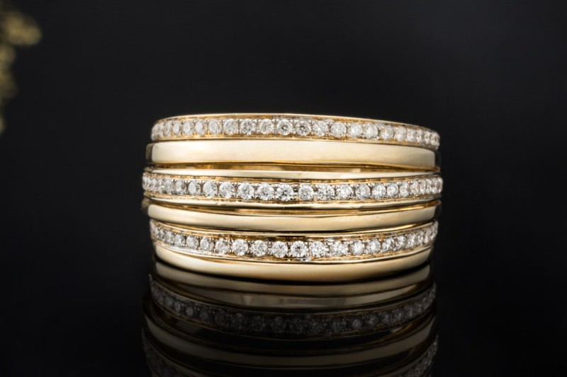 Eleganter Ring Offener Bandring Diamanten in stilvoller Gelbgold Arbeit 