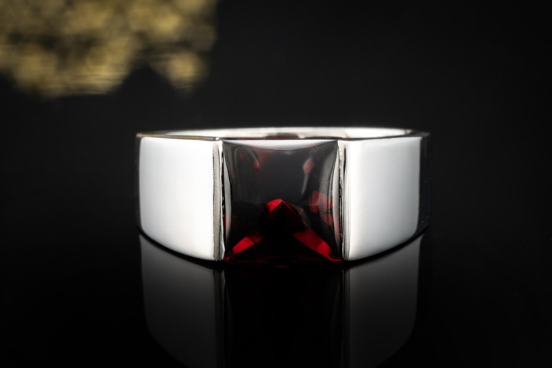 Cartier Tank Ring mit Granat Rhodolith Großes Modell in 750er Weißgold 