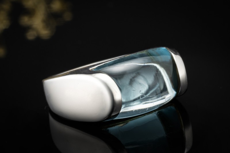 BVLGARI Ring mit blauem Topas Bulgari Tronchetto massiv in Weißgold 750 