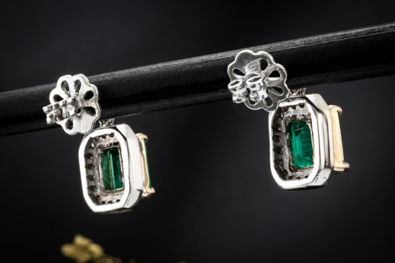 Antike Ohrringe Ohrstecker mit Smaragd und Diamanten in 750er Weißgold 