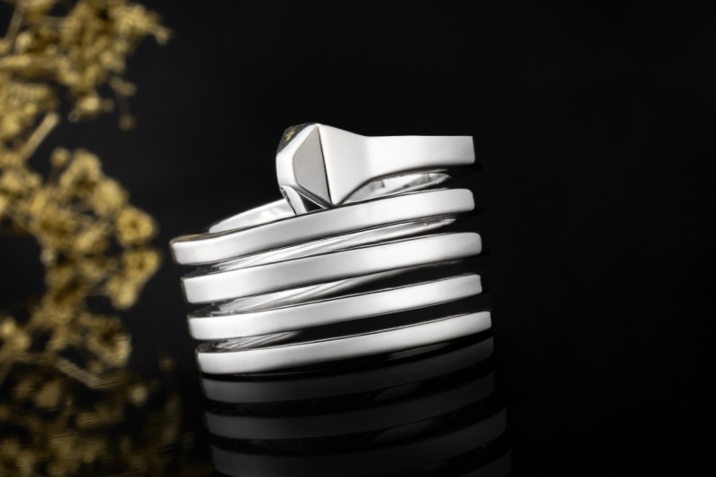 Gucci Chiodo Nagel Ring mit 4 Reihen Massiv in 750er Weißgold Größe 56 