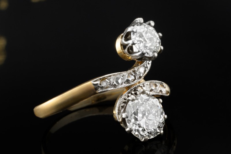 Antiker Ring feine Handarbeit mit Diamanten im Altschliff in Gelbgold 