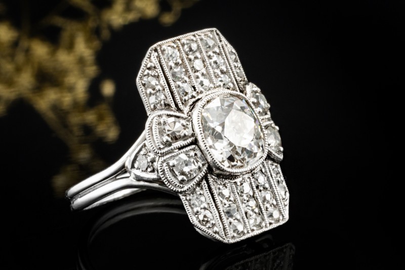 Antiker Ring mit Diamanten im Old Mine Cut Art déco in 950er Platin 