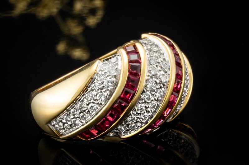 Ring Cocktailring mit Rubinen im Carréschliff und Diamanten Gelbgold 750 