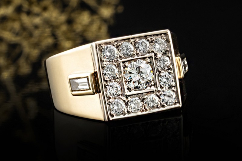 Siegelring Massiver Ring mit Diamanten Goldschmiedearbeit 750er Gelbgold 