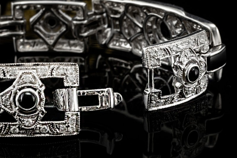 Antikes Armband mit Diamanten und Onyx Vollbesatz in 750er Weissgold 