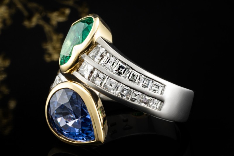 Herz Ring Smaragd Saphir Tropfen und Diamanten Handarbeit 750er Weißgold 