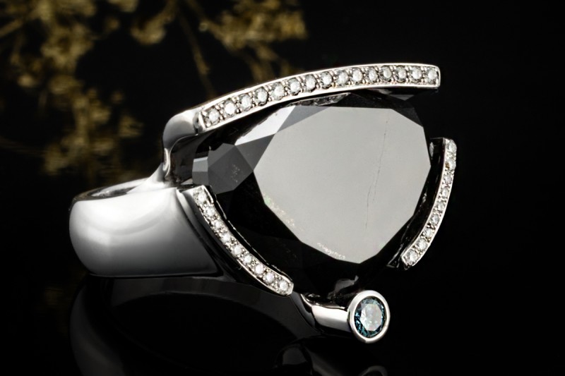 Ring Schwarzer Diamant mit 12 Carat Designer Handarbeit in Weißgold 750 