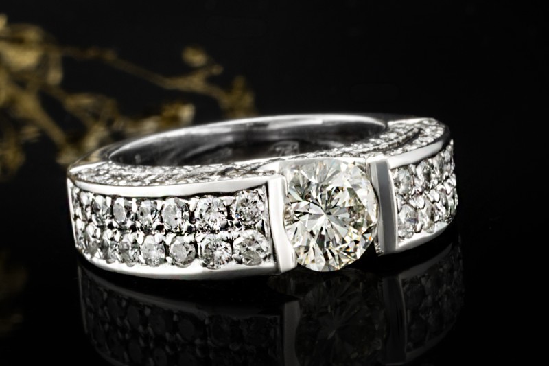 Diamant Ring Spannring Einkaräter Asymmetrische massive Weißgold Arbeit 