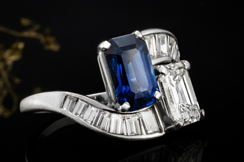 Beeindruckender Ring Blau Weiß mit Saphir und Diamanten in Weißgold 750 