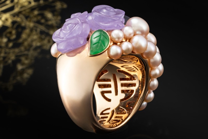 MIMÍ Cocktail Ring Blumen mit Amethyst Perlen und Jade in 750er Roségold 