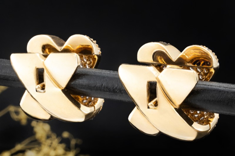 Creolen Ohrstecker im Kreuzdesign mit Diamanten in 750er Gelbgold 
