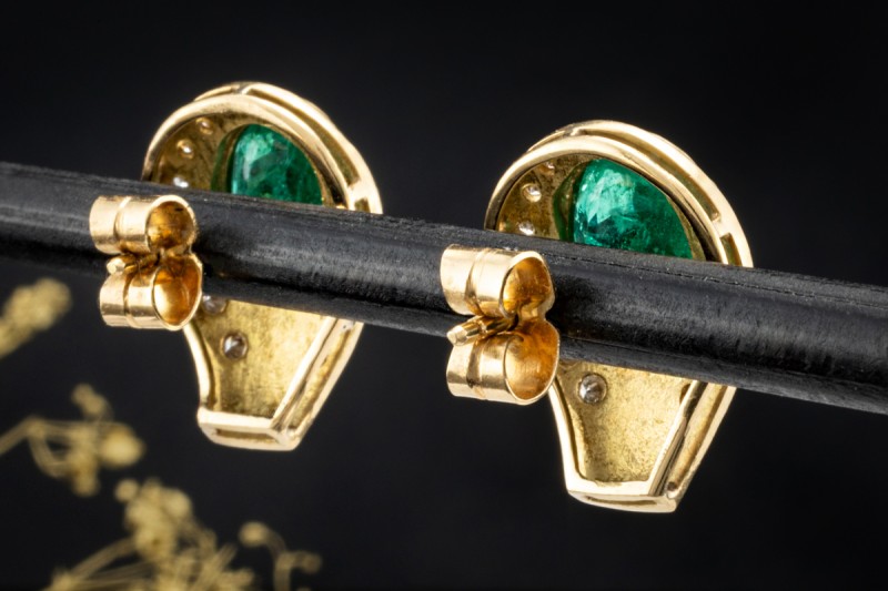 Ohrstecker Ohrringe Smaragd im Ovalschliff und Diamanten in Gelbgold 750 