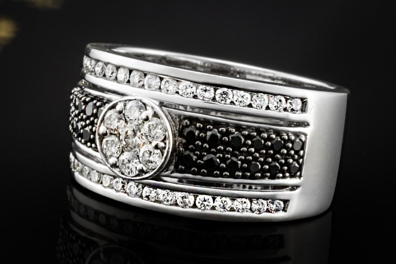 FABIANI Ring Bandring mit schwarzen und weißen Diamanten in Weißgold 585 