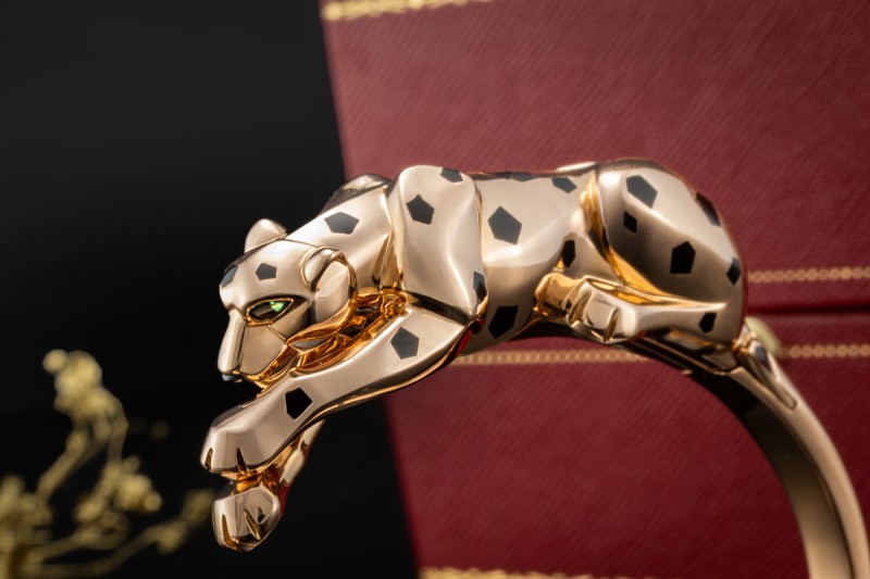 Panthère de Cartier Armreif mit Tsavorit und Onyx klappbar Roségold 750 