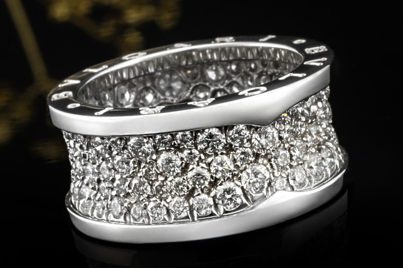 BVLGARI B.zero1 Ring mit Pavé Diamanten Großes Modell in 750er Weißgold 