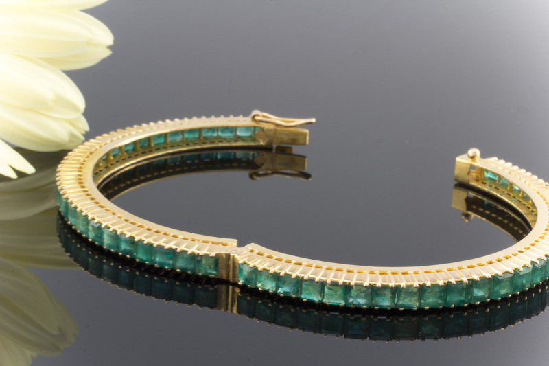 Smaragd Armreif 5 Carat Smaragde Emerald Bracelet in 750er Gelbgold 