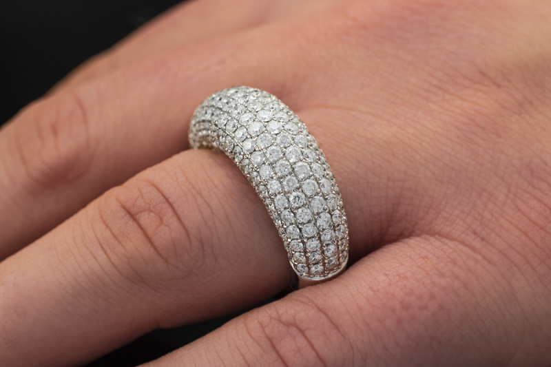 Brillantring Moderner Weißgold Ring mit 4,12 Carat feurigen Diamanten 