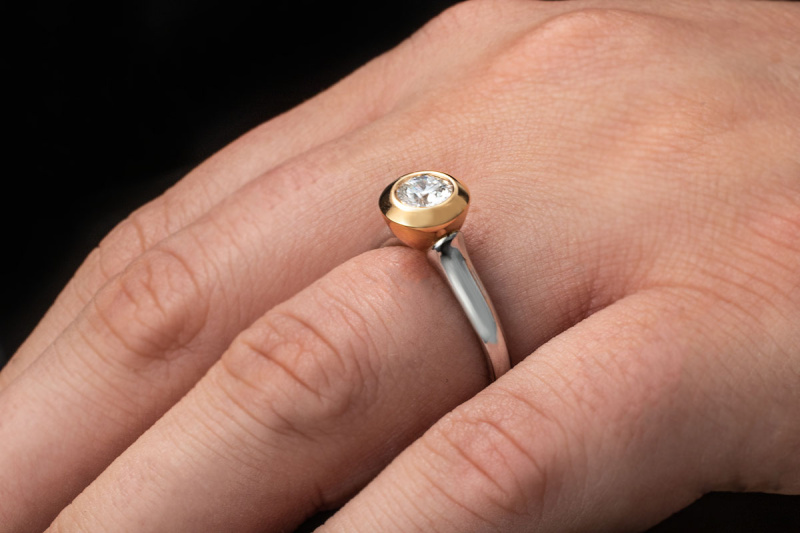 Spektakulärer Solitär Ring 0,47 Ct Weißgold mit Rotgold Fassung LP 5.980 