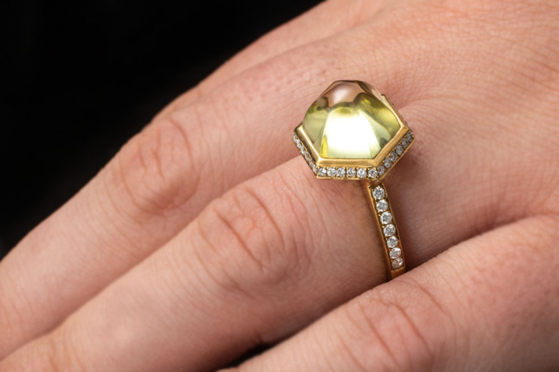 Lemon Citrin Ring sechseckig gefasst mit Brillanten in Gelbgold LP 3.570 