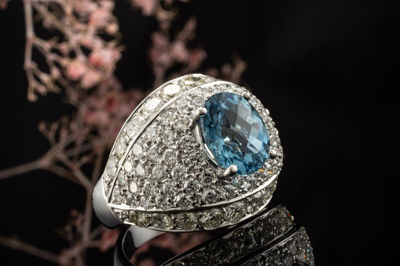Aquamarin Ring Aparte Goldschmiedearbeit 3,8 Ct Diamanten 750er Weißgold 