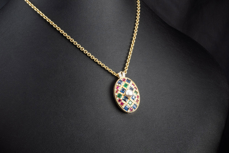 Gold Medaillon für Andenken Sichtfenster Rubin Saphir Smaragd Diamanten 