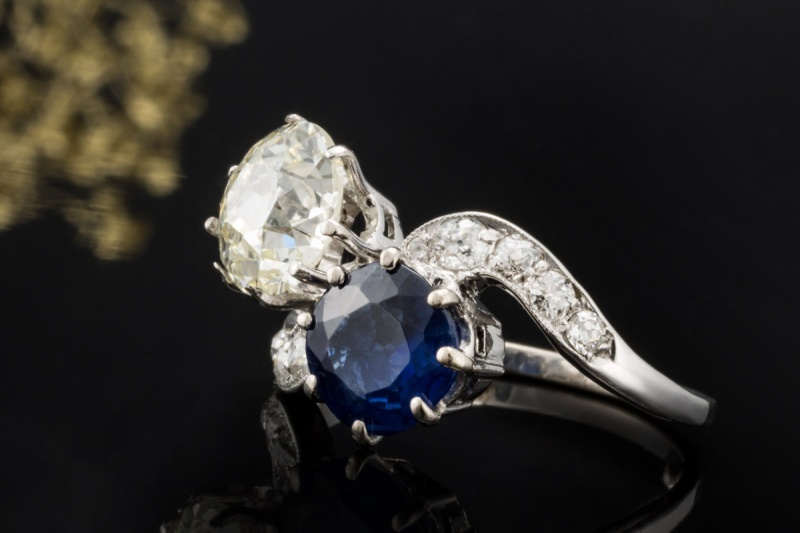 Antiker Saphir und Diamant Ring Altschliff Blau Weiß in Weißgold Arbeit 
