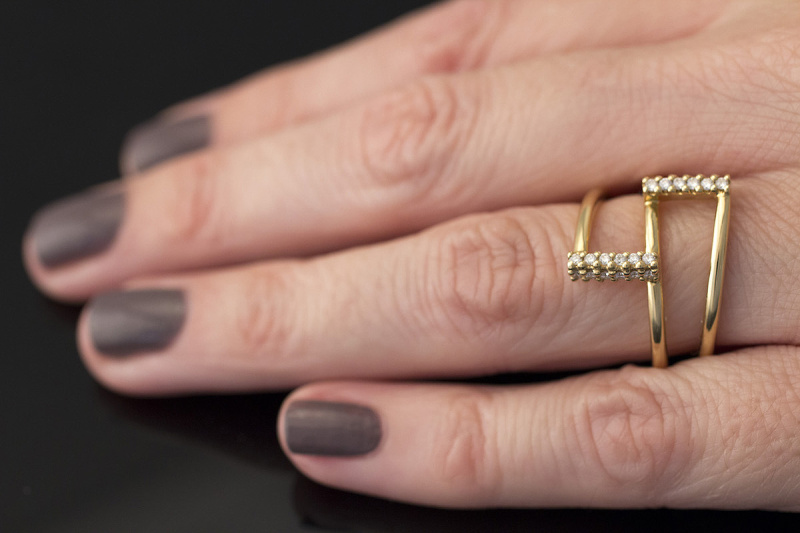 Moderner Designer Ring mit zweireihig besetzten Brillantelementen in Gold 750 