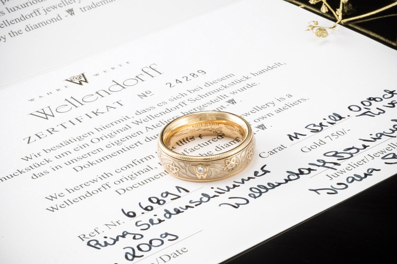 Wellendorff Ring Drehring Seidenschimmer Creme 11 Diamanten Gelbgold 750 