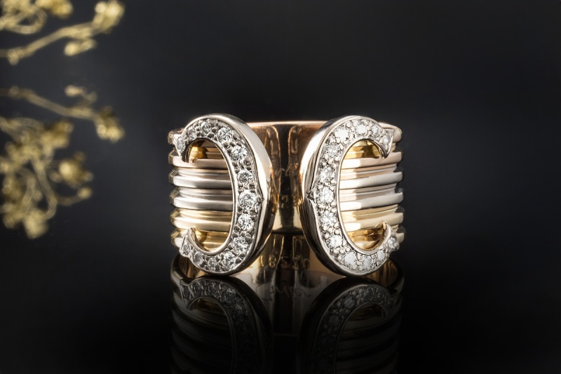 Cartier Ring Doppel C mit Diamanten Großes Modell in 750er Gold Tricolor 