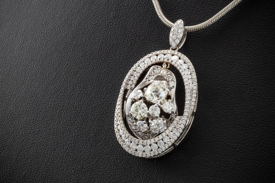 Diamant Anhänger Oval mit Diamanten Brillanten beweglich in Weißgold 750 