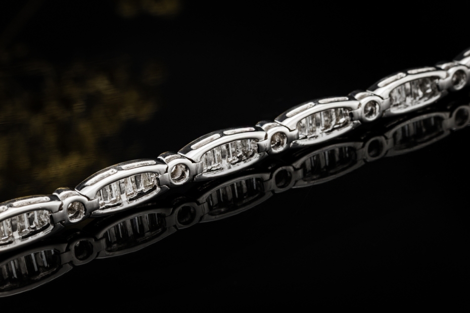 Funkelndes Armband beweglich mit Baguette Diamanten in 750er Weißgold 