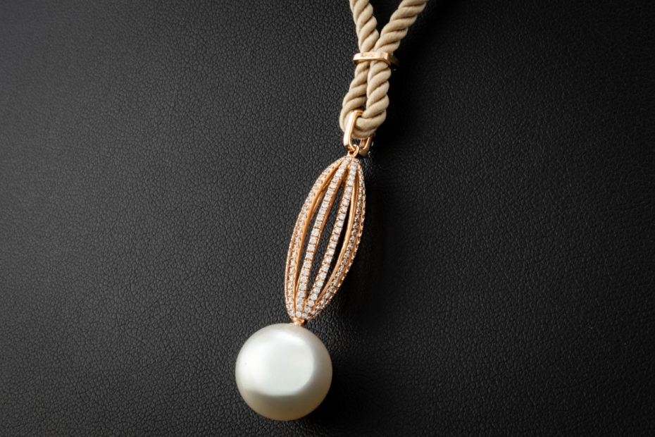 Südsee Perlen Collier mit Diamanten an Kordel in 750er Roségold Weißgold 