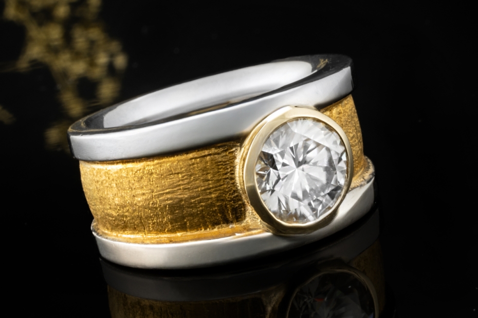 Massiver Bicolor Solitär Ring 2 Carat Diamant 750er Gold Hammerschlag 