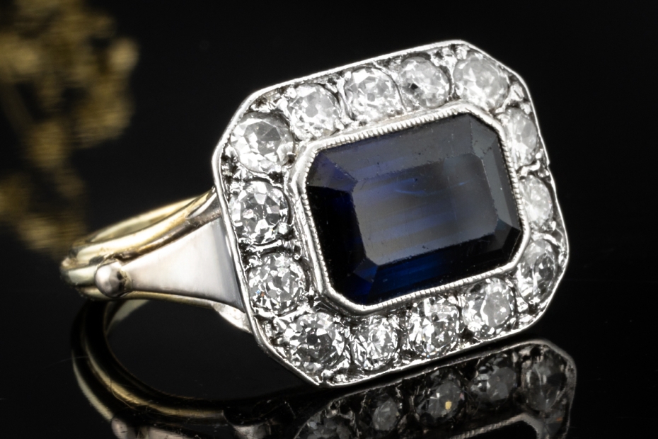 Ring Antik mit Saphir und Diamanten im Altschliff Handwerkskunst in Gold 