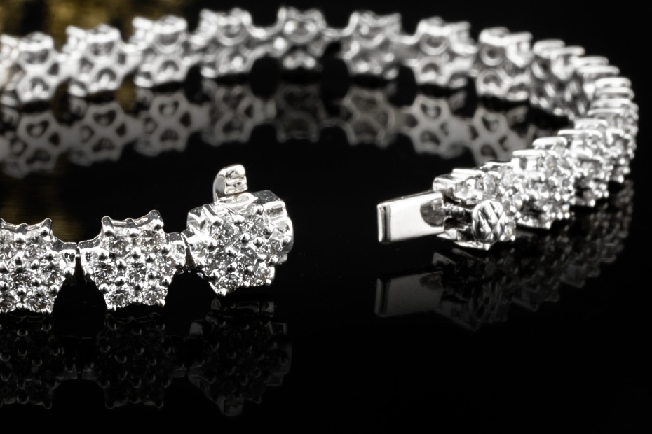 Modernes Armband Blumen Sterne 4,58 Carat Diamanten in 750er Weißgold 