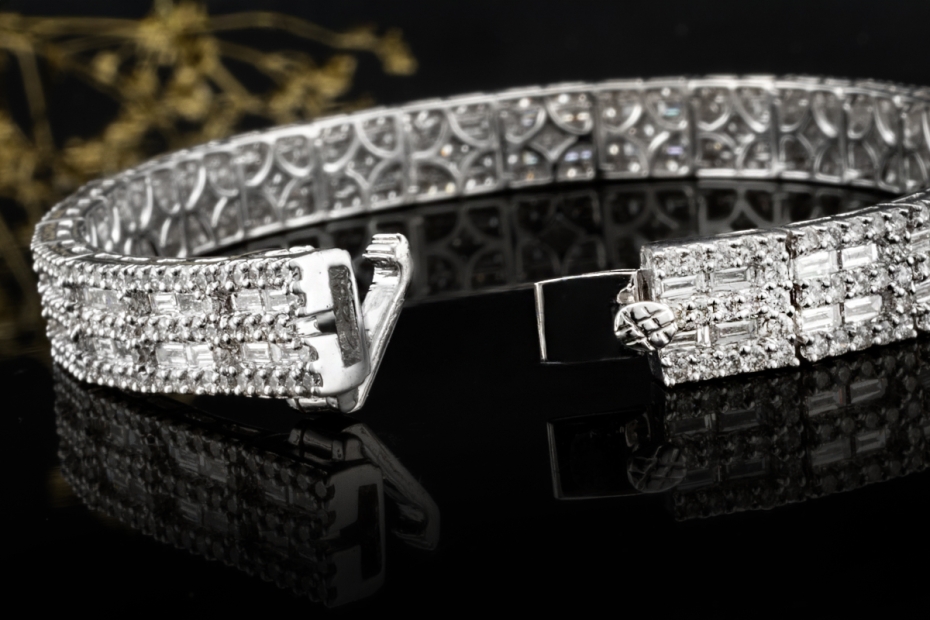 Kreatives Design Armband Klassiker mit Baguette Diamanten 750er Weißgold 