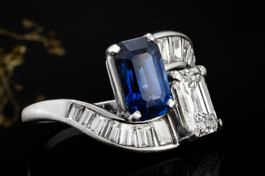 Beeindruckender Ring Blau Weiß mit Saphir und Diamanten in Weißgold 750 