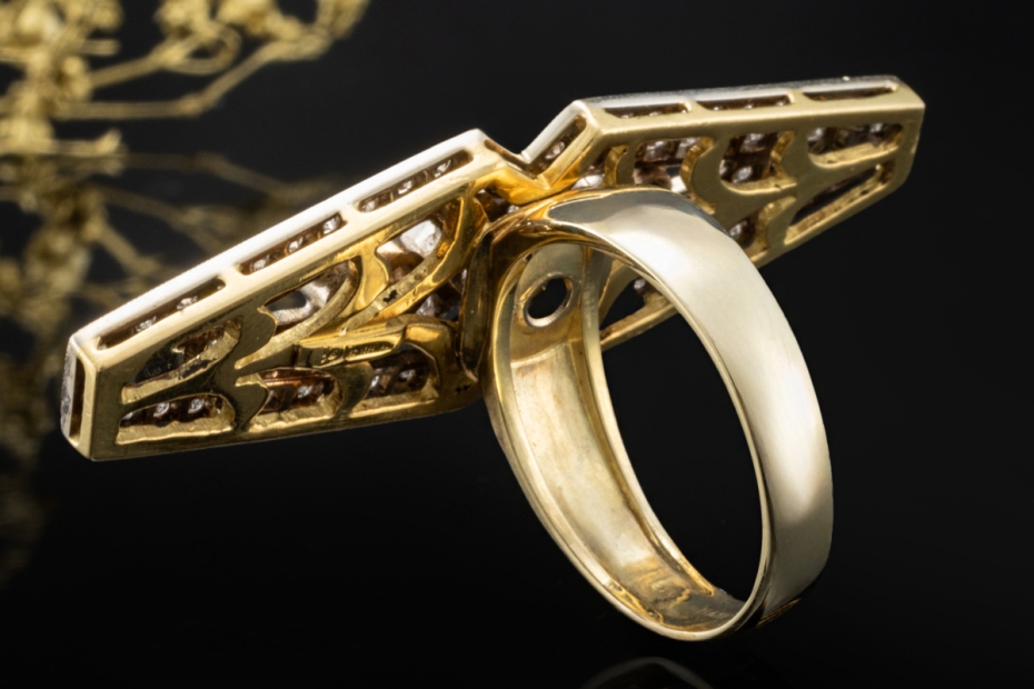Langer Art déco Ring mit Diamanten Goldschmiedearbeit Gelbgold Weißgold 