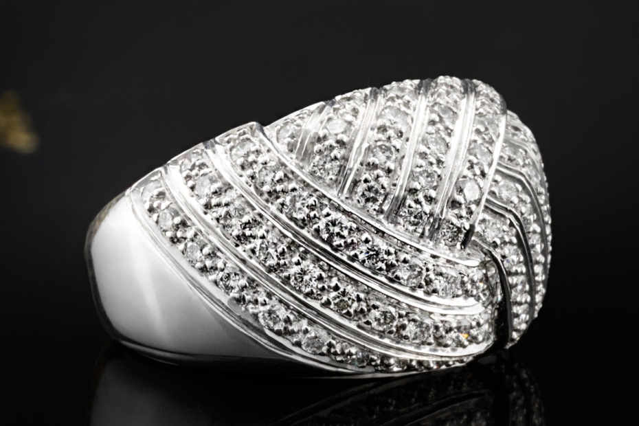 Ring Flechtmotiv Funkelnder Pavé Diamantbesatz in 750er Weißgold Arbeit 