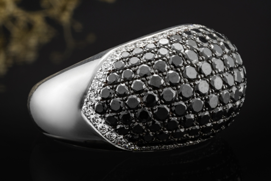 Italienischer Designer Ring Schwarzen und weiße Diamanten 750er Weißgold 