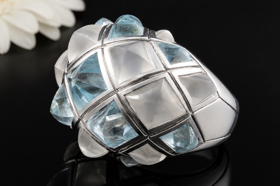 Stephen Webster London Cocktailring Mondstein Blautopas in Weißgold 750 